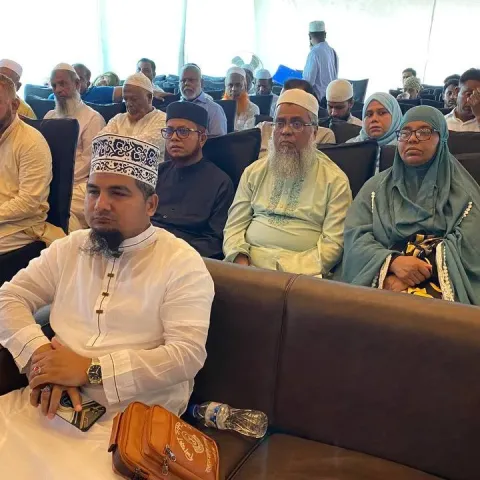 কর্মশালায় অংশ নেওয়া হাজিগণ